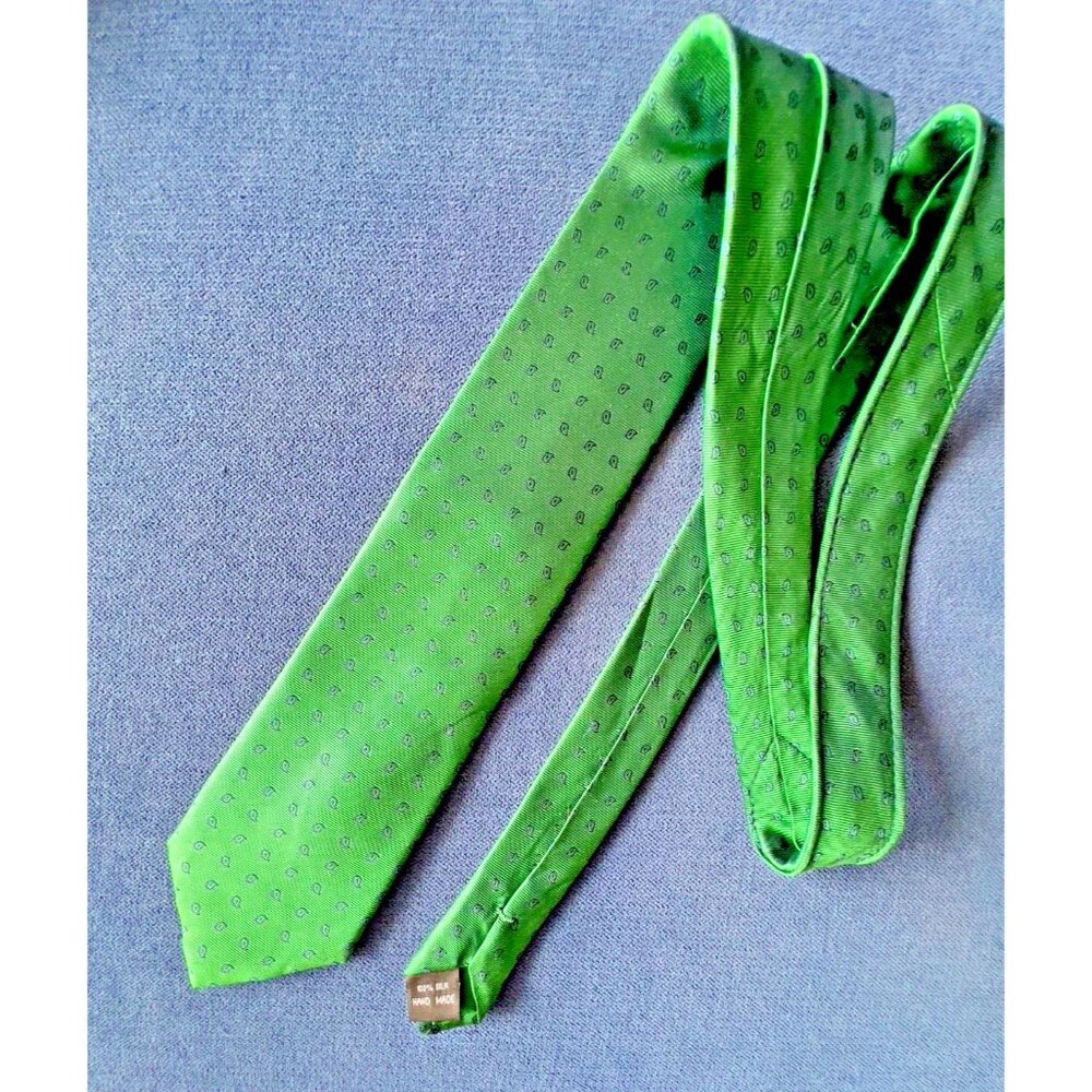 BEAU BRUMMEL SOHO Emerald Green 100% SILK Tie Handmade Paisley Navy Blue